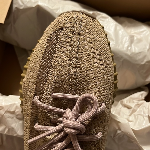 YEEZY BOOST 350 V2 - Picture 14 of 16